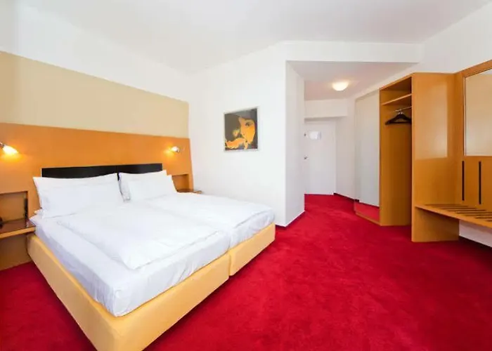 Theatrino Hotell 4*